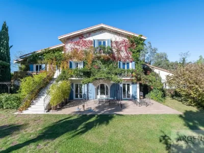 les Coquilloux grande maison familiale transformée en gîte