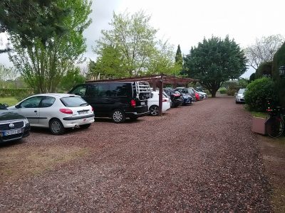 Parking sécurisé des Coquilloux location de vacances en gîte de charme avec grande Piscine dans le 34 à Montpellier 0623022756