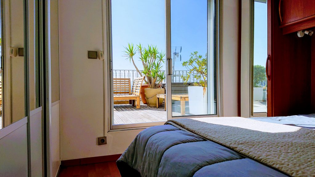 Chambre de la grande Terrasse du Front de Mer location de vacances à la semaine ou au mois sur la plage de Palavas