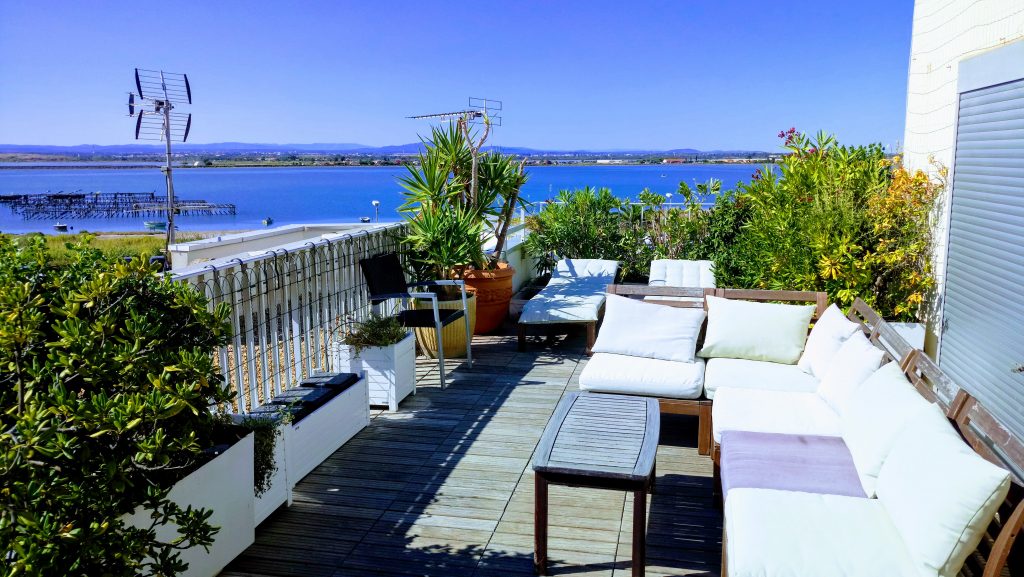 la grande Terrasse du Front de Mer location de vacances à la semaine ou au mois sur la plage de Palavas