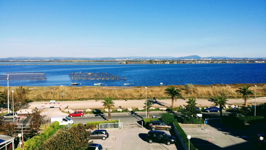 Vue sur Montpellier et l'arrière pays des Terrasses du Front de Mer location de vacances à la semaine ou au mois sur la plage de Palavas