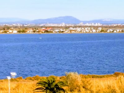 Vue sur Montpellier et l'arrière pays des Terrasses du Front de Mer location de vacances à la semaine ou au mois sur la plage de Palavas